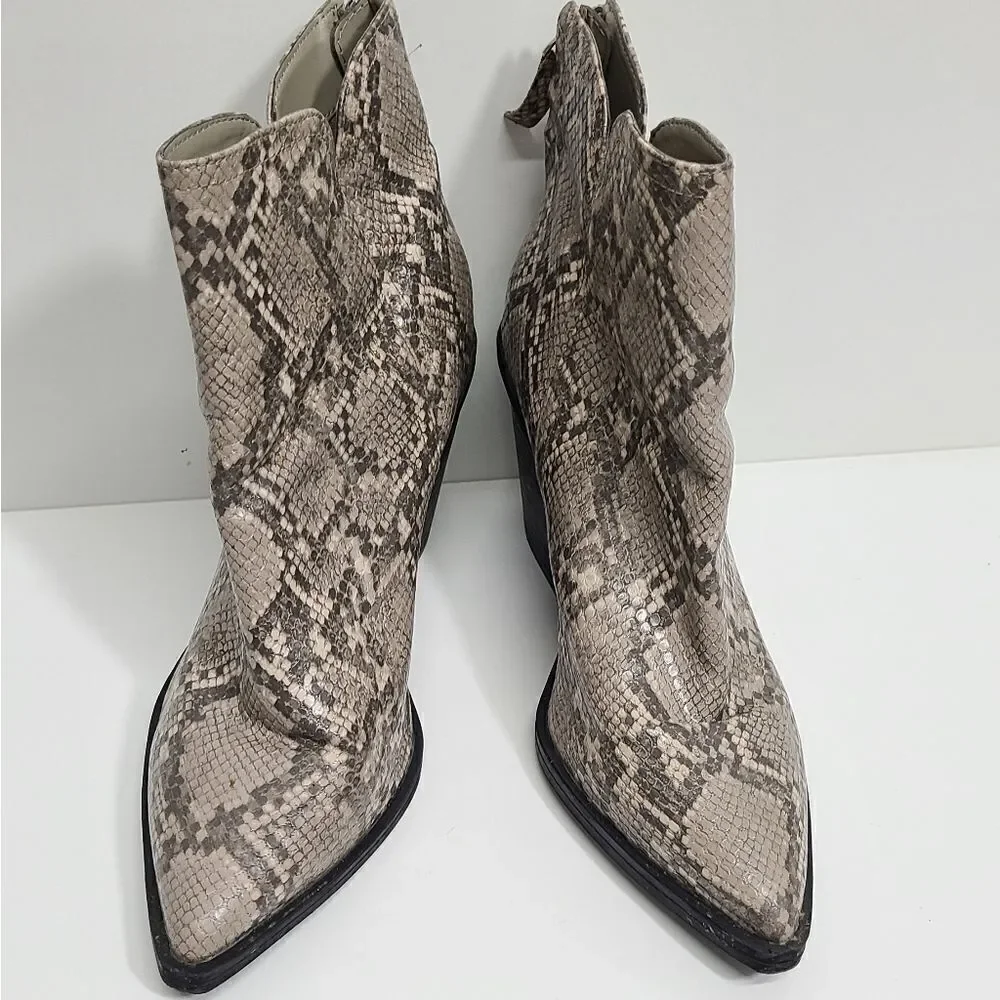 14th & Union Snakeskin Pattern Pointed Toe Ankle Boots/ Block Heel Size 8.5‎